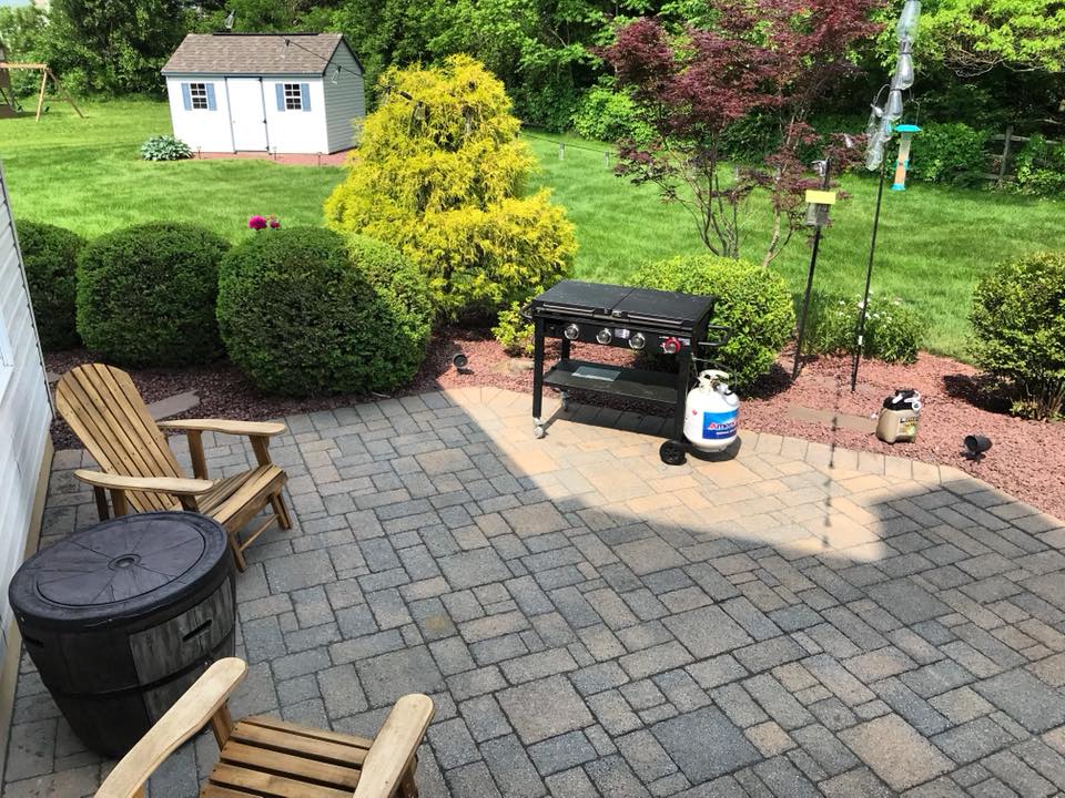 landscaping patio in backyard
